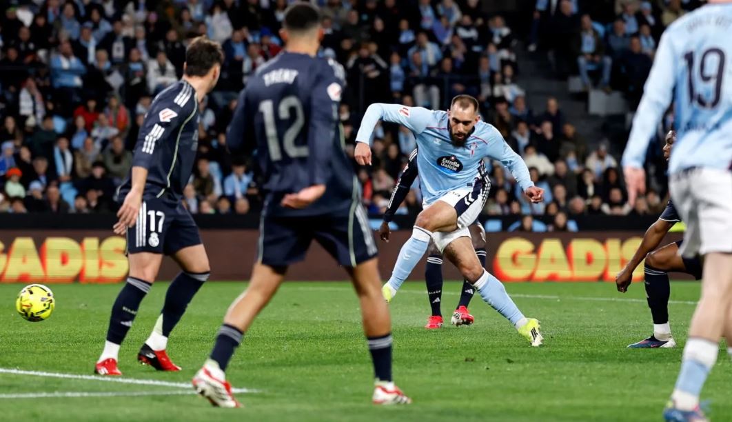 Cổ động viên Real Madrid vỡ òa trong cơn hỗn loạn cảm xúc tại sân Bernabeu